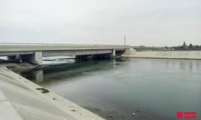 Xaçmazda avtomobil gölə düşdü: Sürücü öldü
