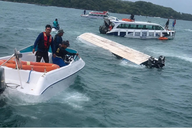 Vyetnamda turist qayığı batdı: 15 nəfər öldü