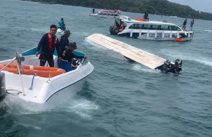 Vyetnamda turist qayığı batdı: 15 nəfər öldü