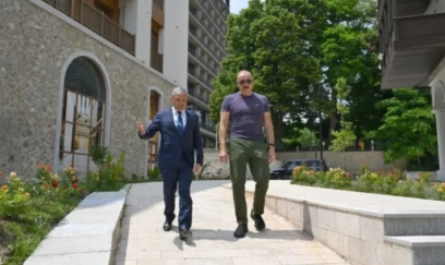 Prezident Şuşanın Qarabağ küçəsində həyata keçirilmiş işlərlə tanış olub 