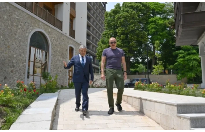 Prezident Şuşanın Qarabağ küçəsində həyata keçirilmiş işlərlə tanış olub 
