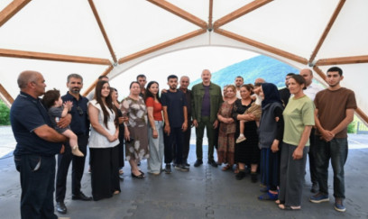 Prezident İlham Əliyev Şuşanın Kiçik Qaladərəsi kəndində görülən işlərlə tanış olub 