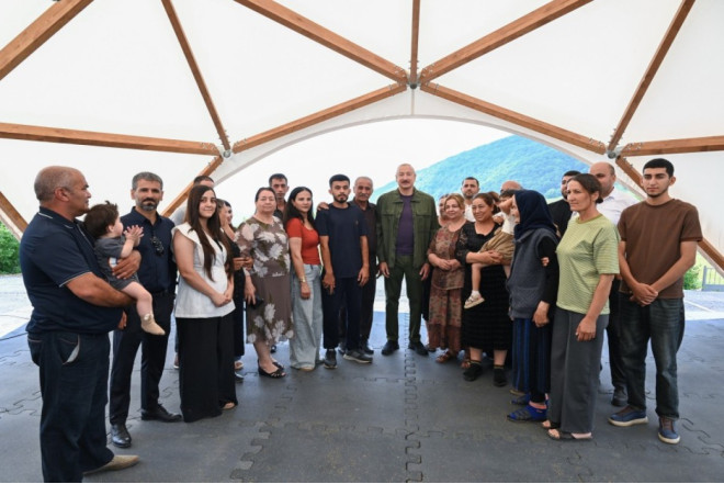 Prezident İlham Əliyev Şuşanın Kiçik Qaladərəsi kəndində görülən işlərlə tanış olub 