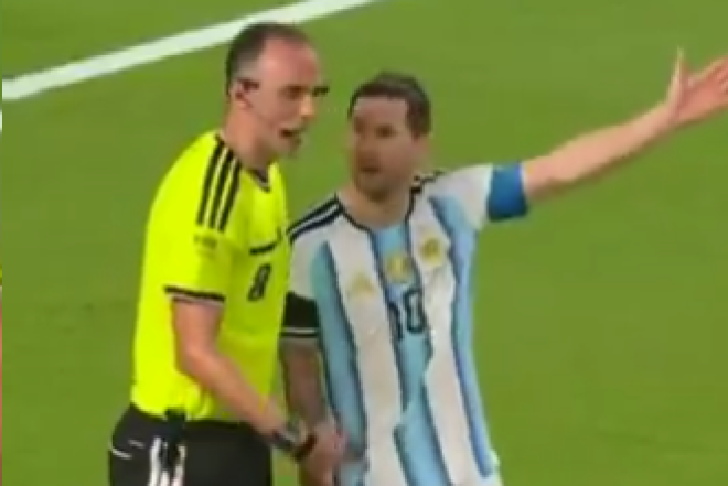 Messi hakimə etiraz etdi: "Mənimlə hörmətlə danış" - VİDEO