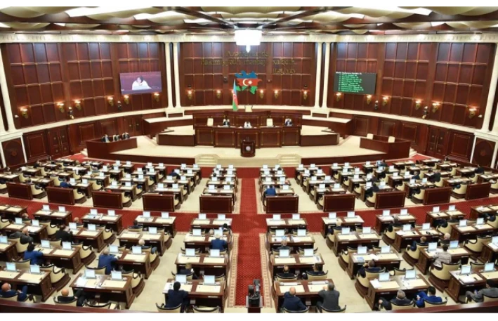 Deputatlar məzuniyyətə gedir