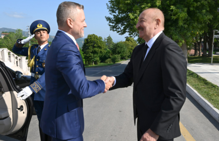 Slovakiya Prezidenti İlham Əliyevlə görüşmək üçün Şuşaya gəldi - FOTOLAR