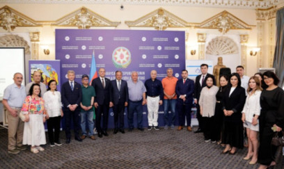 Cavanşir Feyziyev Albert Rəfiyevin əsərlərini “unikal sənət nümunələri” adlandırdı