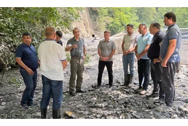 Belə icra başçısı olar? Bu nə geyimdir? - FOTO