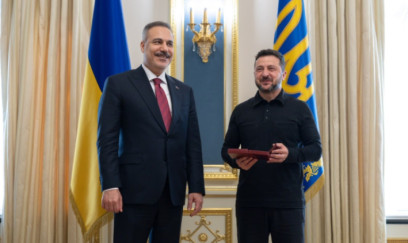 Zelenski Hakan Fidanı ordenlə təltif edib 