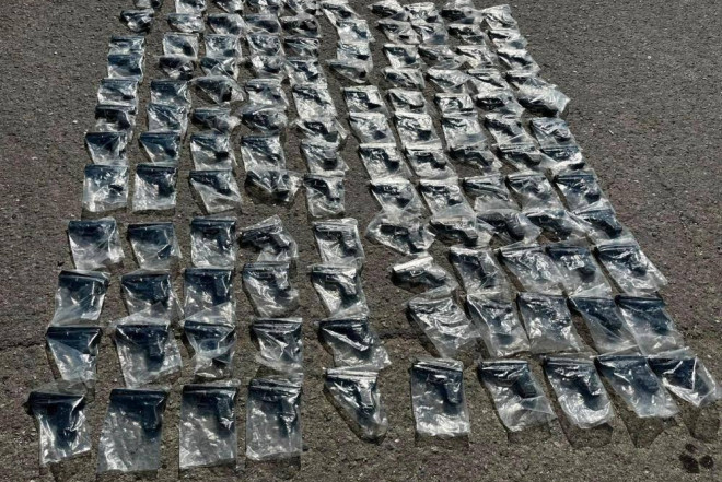 Sərnişin avtobusundan 120 tapança aşkarlanıb 