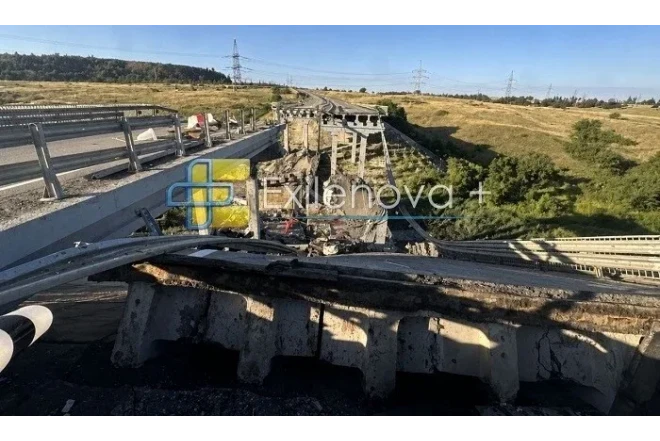Ukrayna Luqanskda dəmir yolu körpüsünü VURDU 