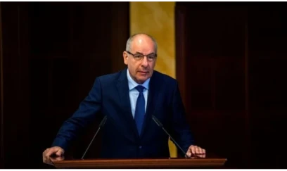 Prezident istefasını tələb edən qanunu imzaladı 