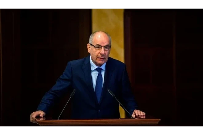 Prezident istefasını tələb edən qanunu imzaladı 