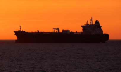 Oman sahillərində daha bir tankerə hücum edilib 