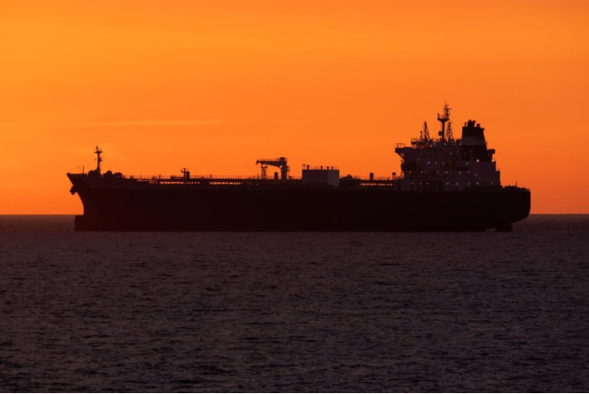 Oman sahillərində daha bir tankerə hücum edilib 