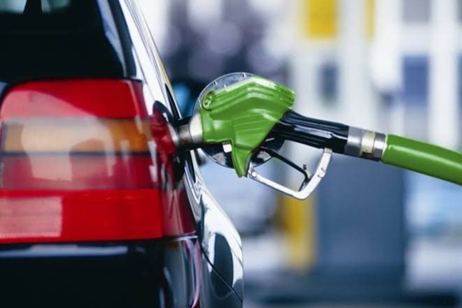 Azərbaycanda avtomobil benzini istehsalı artıb 