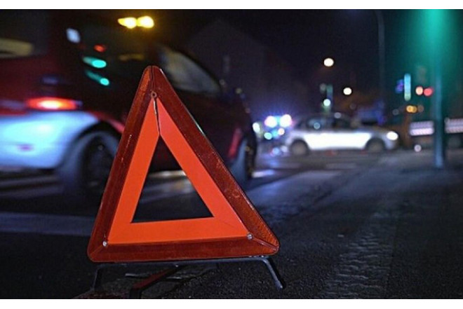 Samuxda avtomobil hasara çırpıldı: Yaralılar var