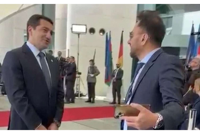 Dövlət vətəndaşla hansı dildə danışmalıdır?