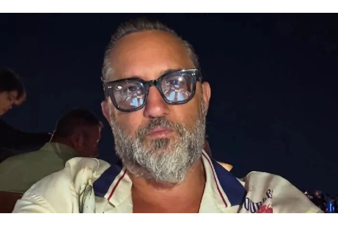 Tanınmış iş adamı oteldən yıxılaraq öldü 