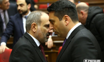 Simonyanın parlament komandası "vurulur": daha bir istefa 