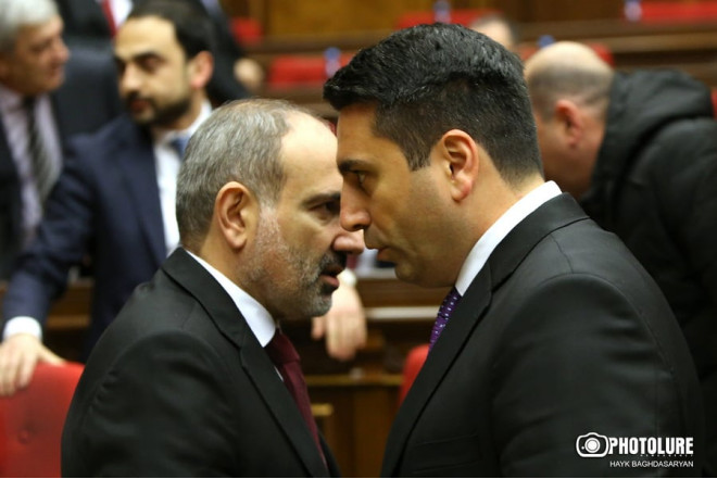 Simonyanın parlament komandası "vurulur": daha bir istefa 