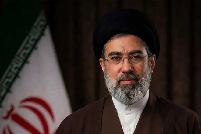Xamenei: "Hizbullah"ın müdafiəsi İranın strateji siyasətidir