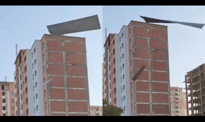 Bakıda güclü külək binanın damını UÇURDU