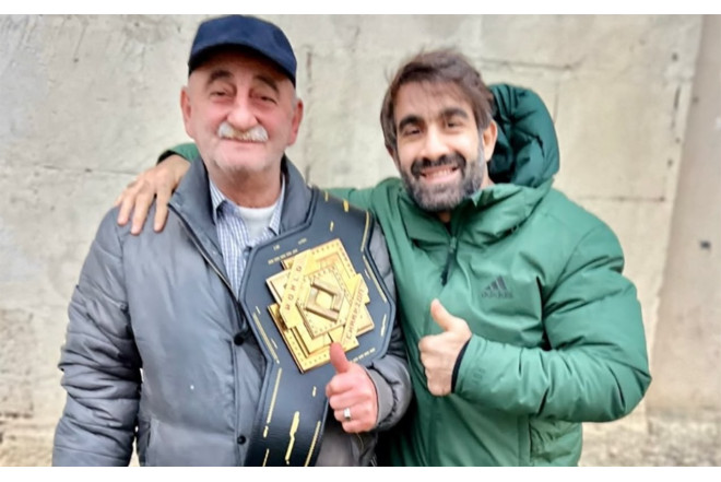 Rafael Ağayevdən vəfat edən atası ilə bağlı paylaşım 