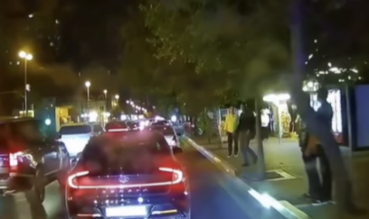 Bakıda piyada maşının altına uzandı - 