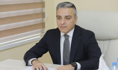 İşdən çıxarılan məmura yeni vəzifə verdi 