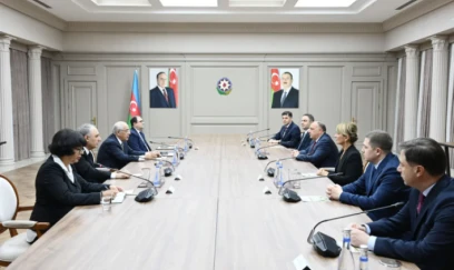 Əli Əsədov Qvarakidze ilə görüşüb 