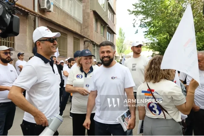 Ermənistanda müxalif siyasətçinin həbs müddəti uzadıldı 