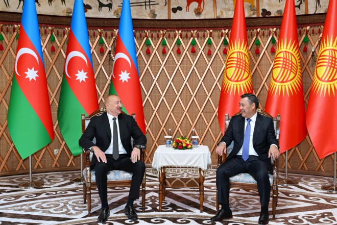 İlham Əliyev qırğız həmkarını Azərbaycana dəvət etdi 