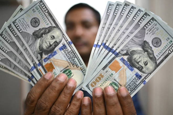 Dollar alan yoxdur? 