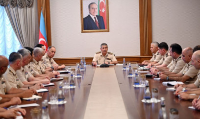 Müdafiə naziri hərbi attaşelərlə görüşüb 