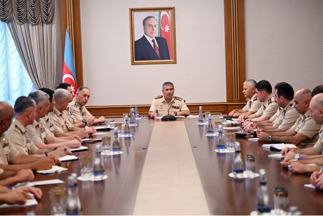 Müdafiə naziri hərbi attaşelərlə görüşüb 