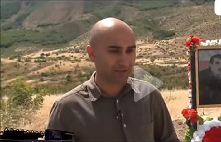 Ağdamda təsirli anlar: Səxavət Məmmədov illər sonra atasının məzarını ziyarət etdi- VİDEO
