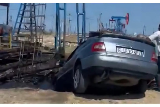 Bakıda avtomobil neft quyusuna düşdü - VİDEO