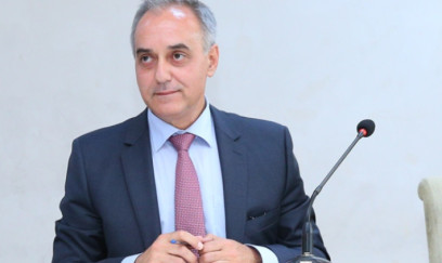 İcra başçısı vətəndaş qəbuluna süpürgəçiləri yığdırdı 