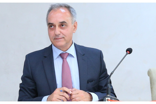 İcra başçısı vətəndaş qəbuluna süpürgəçiləri yığdırdı 