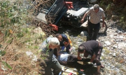 Motosiklet dərəyə aşdı, Baba və iki nəvə…