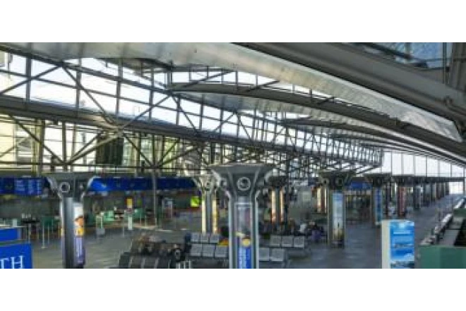 Almaniyada gecə həyəcanı: Naməlum dron aeroportu iflic etdi