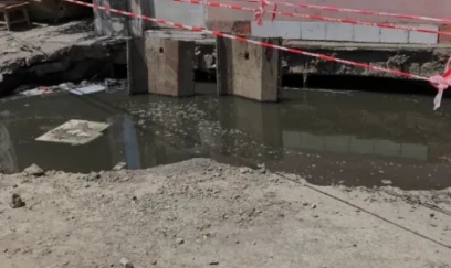Sumqayıtda yol çökdü: Yaşayış binasına doğru irəliləyir
