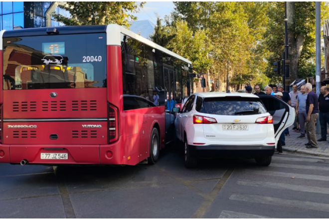 “Baku Bus” Gəncədə qəzaya düşdü 