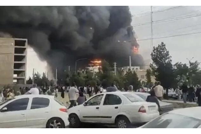 Tehranda sənaye müəssisəsi yandı 