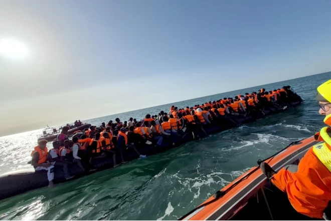 Böyük Britaniyaya rekort sayda miqrant axın etdi 