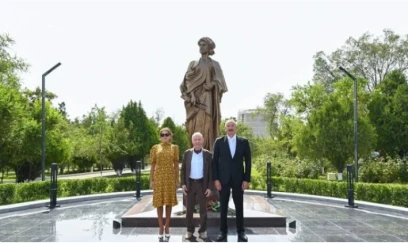 Əcəmi Naxçıvaninin abidəsi açıldı 
