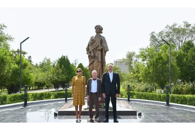 Əcəmi Naxçıvaninin abidəsi açıldı 