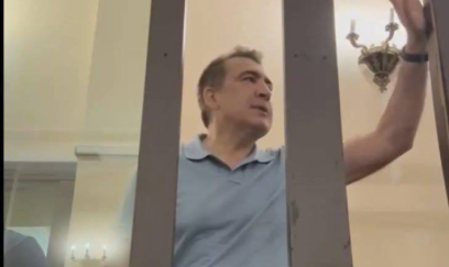 Bəziləri çimərlikdə istirahət edir, danışmağa vaxt tapmır 