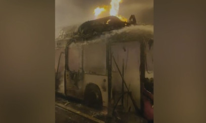 Bakıda sərnişin avtobusu yanıb 